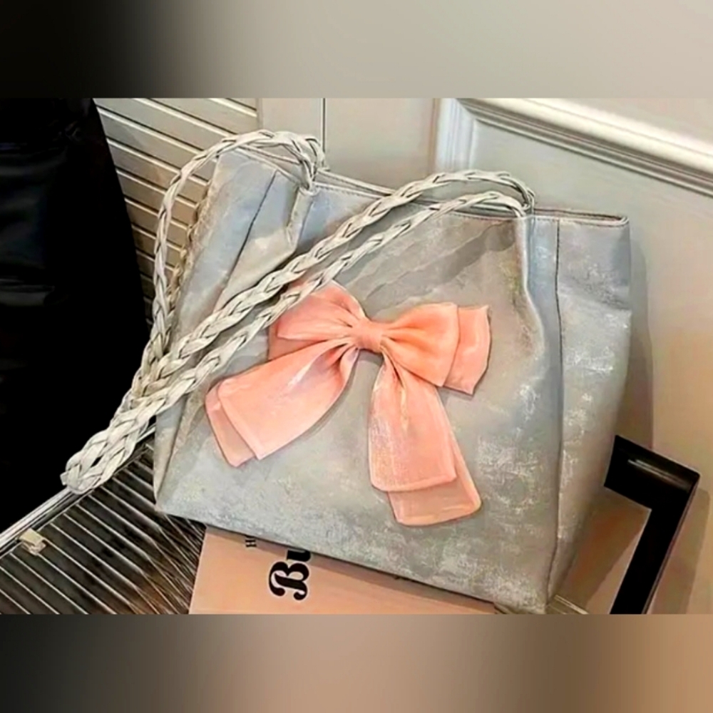 Stylish Gray Shoulder Bag with Pink Bow